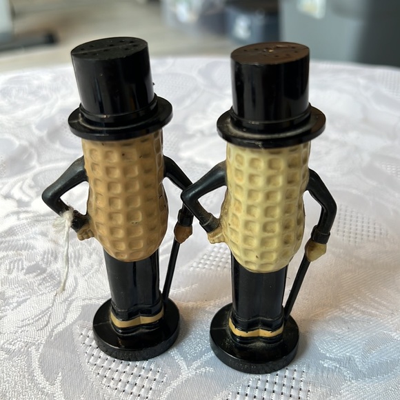 Vintage Mr. Peanut planters plastic salt and Pepper shaker- 1960's. - Picture 3 of 7